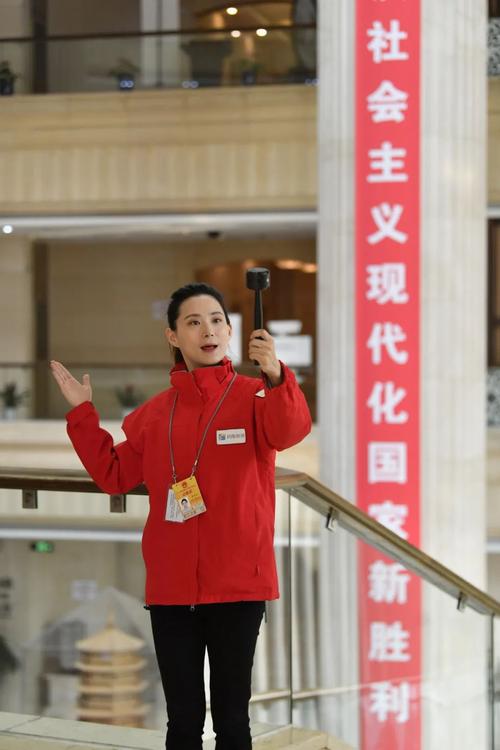 出镜报道与新闻主持(出镜报道与节目主持)-第5张图片-华田资讯 出镜报道与新闻主持(出镜报道与节目主持)-第5张图片-华田资讯