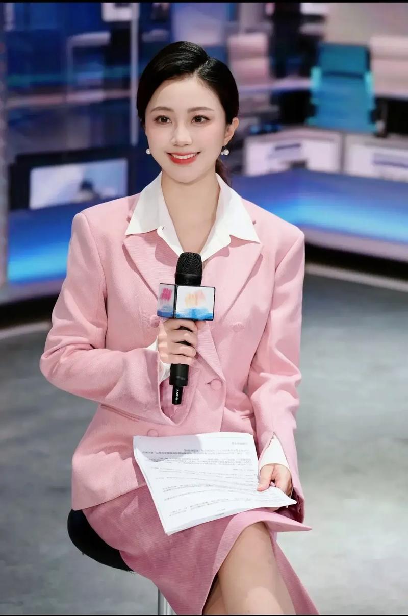 出镜报道与新闻主持(出镜报道与节目主持)-第7张图片-华田资讯 出镜报道与新闻主持(出镜报道与节目主持)-第7张图片-华田资讯